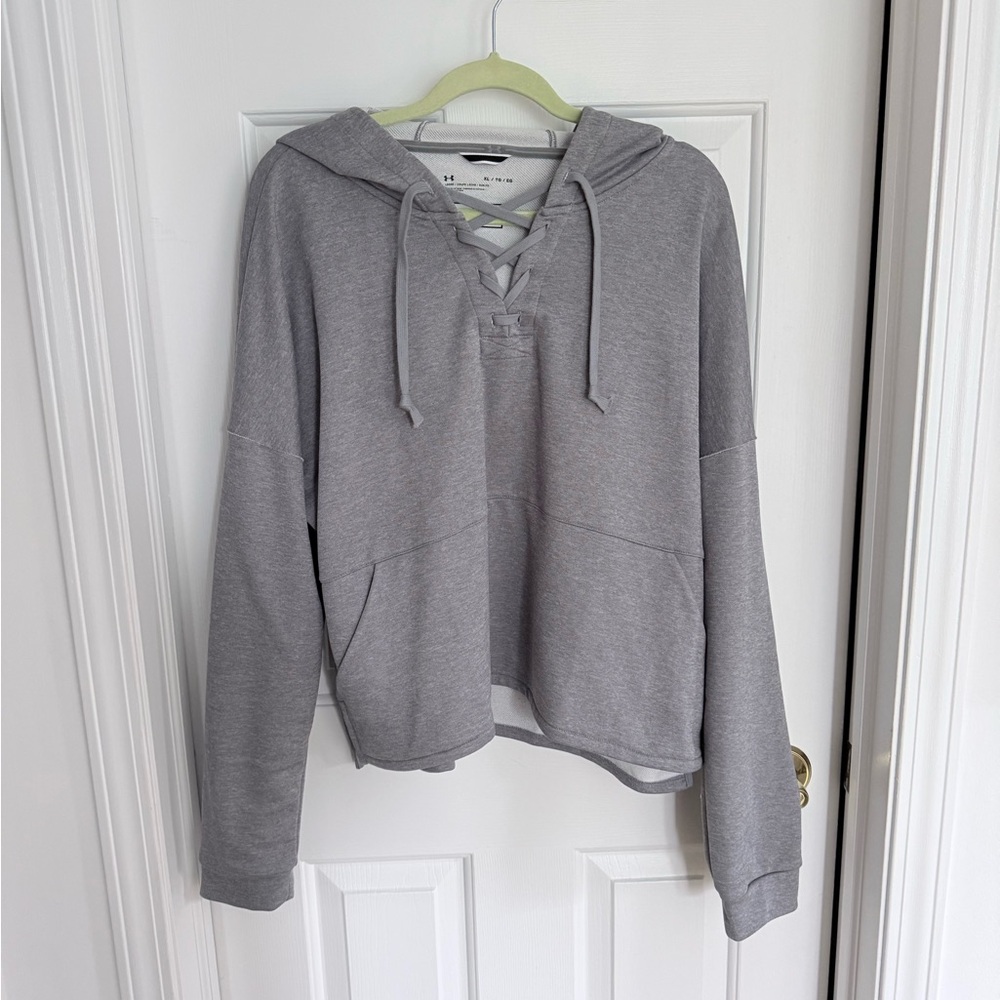 Under Armour Light Gray Athletic Hoodie with tie and hoodie pockets